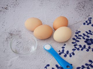 1、厚蛋烧,准备好材料