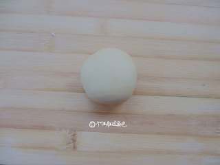 5、又卷烧饼（家庭版）,用虎口收口，收口向下，醒发5分钟。