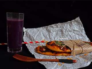 11、又卷烧饼（家庭版）,烤箱预热，220度烤制20分钟。出炉啦！香的不得了哇！