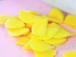 1、荷兰豆芦笋浓汤 宝宝辅食，土豆+牛奶,土豆切片蒸15分钟。