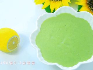 6、荷兰豆芦笋浓汤 宝宝辅食，土豆+牛奶,边缘冒小泡就可以了。早餐可以在上面撒点坚果碎、面包丁装饰。