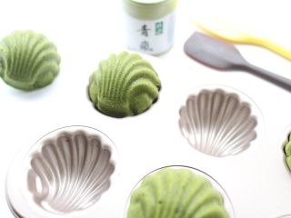 1、抹茶玛德琳蛋糕,今天教大家做的是一款抹茶玛德琳，味道特别赞。吃上一口，满嘴抹茶香。喜欢抹茶味的亲们不容错过哦。抹茶最好选择品质好点的抹茶，这样做出来成品才香