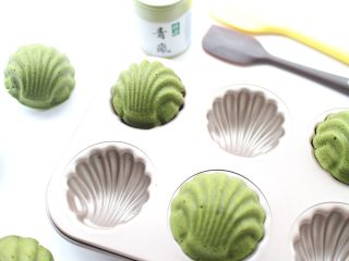 9、抹茶玛德琳蛋糕,成品