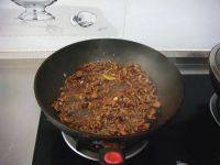 9、爆炒孜然鸡胗,倒入断生的鸡胗，翻炒。