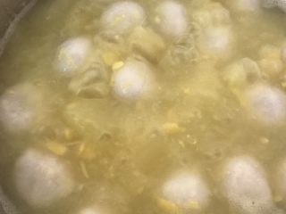 13、番薯汤圆糖水,煮至汤圆开始浮起