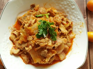 10、辣白菜五花肉,酸辣开胃的辣白菜五花肉就做好了。