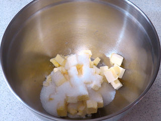 3、法式小甜点【椰蓉柠檬小方】,加糖粉、盐