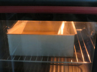 8、法式小甜点【椰蓉柠檬小方】,烤箱提前预热175度，烤盘放入中下层，烘烤15--20分钟