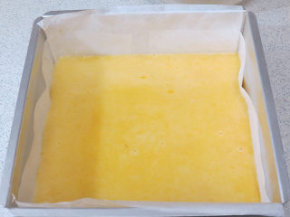 17、法式小甜点【椰蓉柠檬小方】,液体过筛，倒入酥饼底上