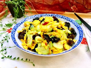 22、金英翠萼带春寒➕西葫芦木耳炒蛋,成品