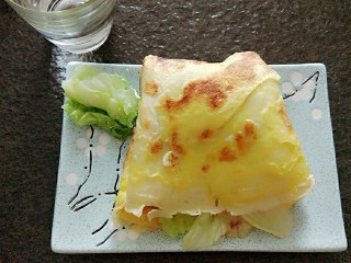 18、家庭版简易鸡蛋卷饼，双蛋青菜营养版,成品
