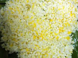 3、#年夜饭#八宝糯米饭,米沥干水上锅蒸