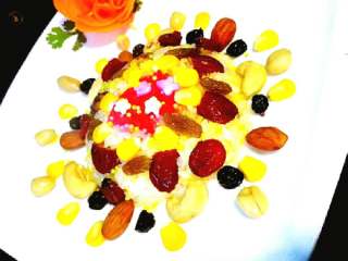 9、#年夜饭#八宝糯米饭,底部装饰可以自行发挥，全部弄好，再上锅蒸10分钟，让配料的甜味入味到米饭里