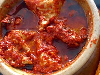 8、自制油豆腐乳,土罐子，玻璃瓶都可以腌制。