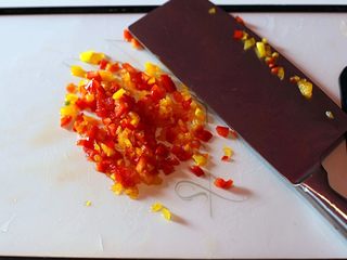 10、干锅小土豆,彩椒切小粒