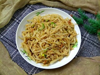 12、绿豆芽炒饼丝,成品