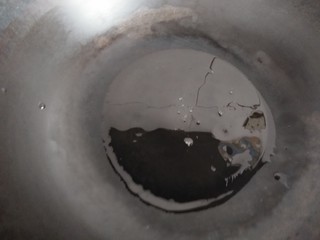 8、家庭版火锅鸡~快手版,放入食用油。