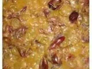 4、学做葡萄酒，比买的要好喝100倍！好喝又健康，错过了不要后悔,4.在葡萄发酵的二十四小时后，开盖拿干净的筷子搅拌。