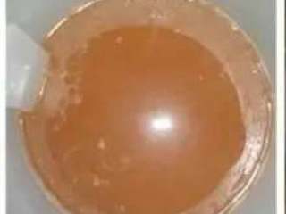 8、学做葡萄酒，比买的要好喝100倍！好喝又健康，错过了不要后悔,8.纱布过滤出葡萄皮，留汁去皮。