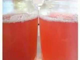 13、学做葡萄酒，比买的要好喝100倍！好喝又健康，错过了不要后悔,13.然后把葡萄酒装入容器中，继续发酵二个星期就可以喝了。