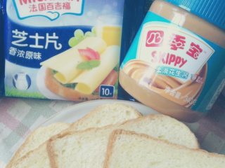 1、芝士火腿西多士,准备材料