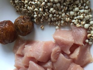 6、【冬瓜薏米猪骨汤】·利尿祛湿、美容瘦身、消除水肿,瘦肉切大块，小块的话煮汤过程会缩没有肉感了。