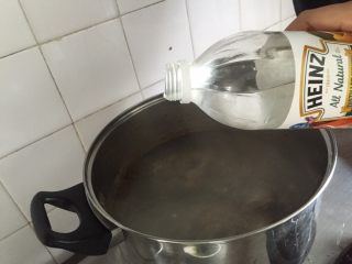 8、【冬瓜薏米猪骨汤】·利尿祛湿、美容瘦身、消除水肿,加入白醋两汤匙