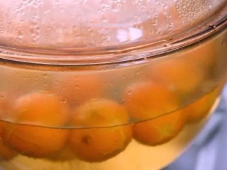 6、手把手教你做冰糖金桔,看完你就会!别再出去买了！,煮至变透明状态，关火