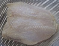 1、鸡丝麻酱辣拌面,鸡丝做法：有机鸡胸脯肉两块，洗干净沥干。