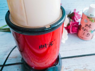 4、止咳雪梨汤,放辐射机里打泥