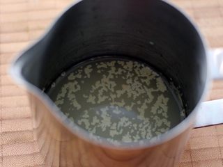 1、萝卜丝发面饼#王氏私房菜#,酵母用温水化开