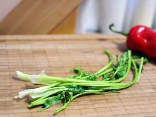 7、萝卜丝发面饼#王氏私房菜#,香菜洗净