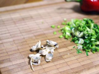 11、萝卜丝发面饼#王氏私房菜#,这样能看清蛤蜊肉肉、嘻嘻