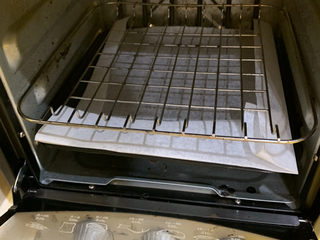 14、家庭版烤鸡,烤炉内铺好油纸，230度预热5分钟