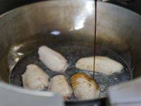 4、啤酒鸡翅,加适量的生抽，适量的清水