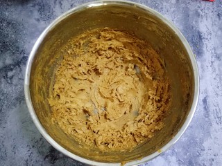 9、枣泥磅蛋糕,打发至体积变大且蓬松