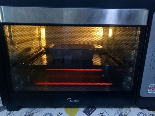 17、枣泥磅蛋糕,烤箱预热，160度20分钟