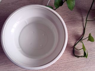 12、自酿甜酒（酸奶机版）,酸奶机通电后加入温水，水温不超过40度，用手试了下，温热不烫手就行