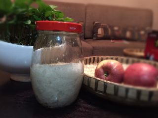 15、自酿甜酒（酸奶机版）,装入密闭容器放冰箱冷藏