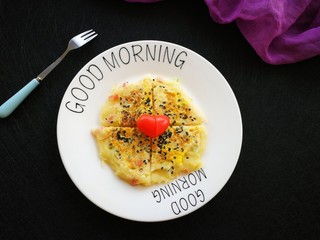 14、#圆土豆#培根土豆丝煎饼,早餐做好了，在繁杂的生活里，也要好好的善待自己。