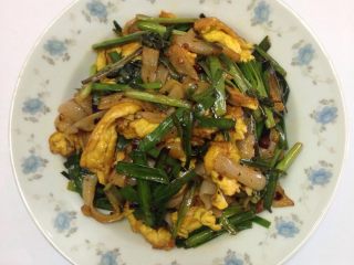 6、鸡蛋韭菜炒河粉,完成。