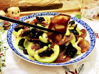 22、朴素的美味➕西葫芦木耳炒香肠,成品