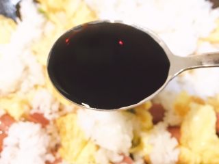10、香肠炒饭,加1匙酱油