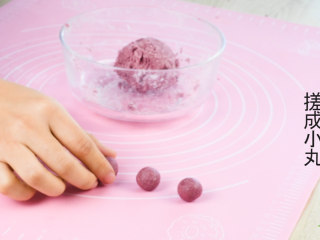 4、玫瑰丸，舒心美颜养肝,搓成小丸。
