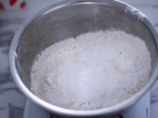 1、红糖发糕，蒸的好吃不上火！,准备好低筋面粉