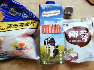 1、低糖无油燕麦饼干,所有材料准备齐全