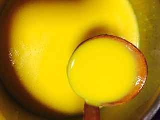 7、美味快手的南瓜浓汤????(附上简单的心形拉花),小火煮开,小心糊底.如果太稠可以适量的加一点牛奶.