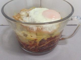 7、杂酱乌冬面,在面上加菜，加煎蛋。