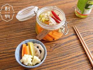 6、西式醋泡菜,记下制作日期很重要，经常会忘记做了几天了，小瓶一人基本吃5-6次就吃完了~保存时间在1-2周哦！