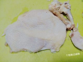 1、碳烤鸡腿肉,大鸡腿流动水洗净，去骨